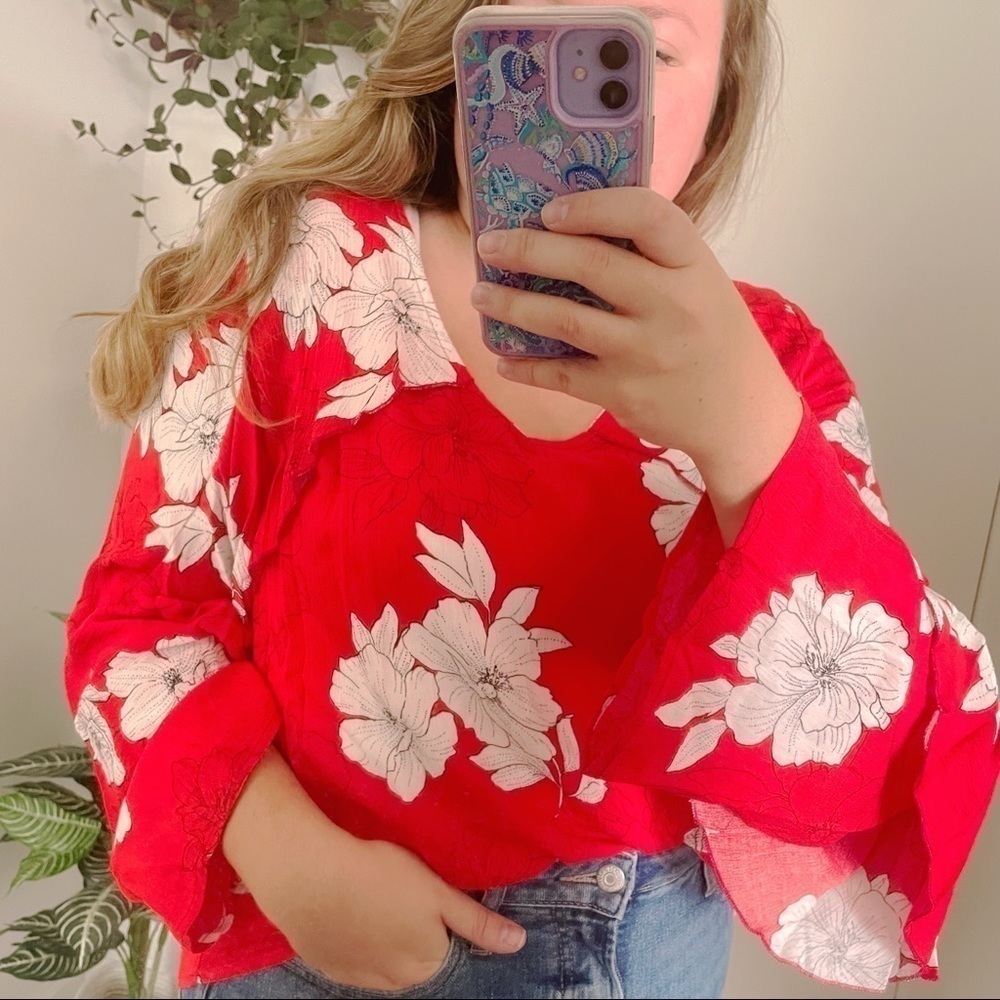 ODDY Coral Red White Floral Print Bell Sleeve V-Neck Blouse - NEW Boutique